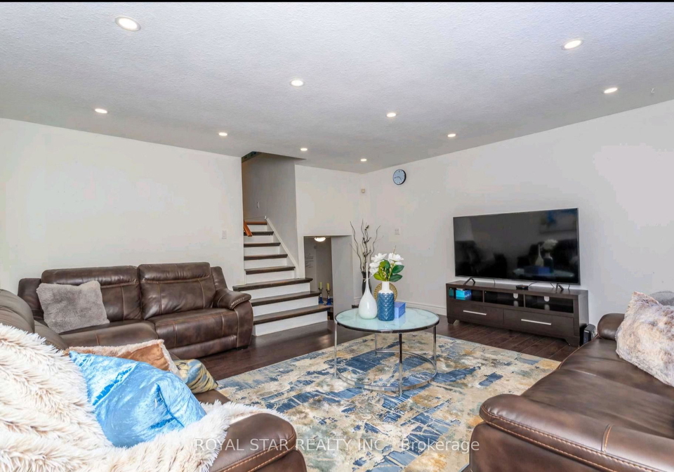 19-ashurst-crescent-n-brampton-ontario-w13799596