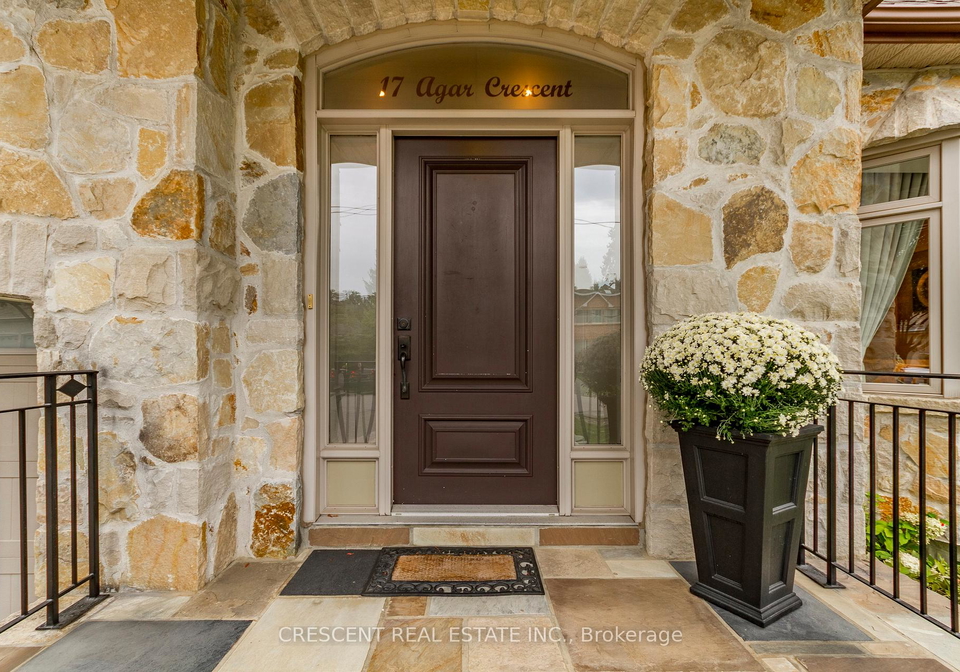 17-agar-crescent-toronto-etobicoke-ontario-w13799976