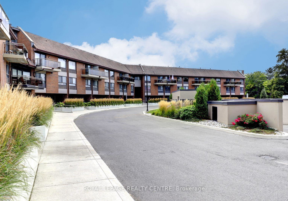 1000-cedarglen-gate-mississauga-ontario-w13801134