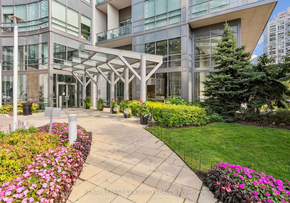 2240-lakeshore-boulevard-toronto-etobicoke-ontario-w13803154