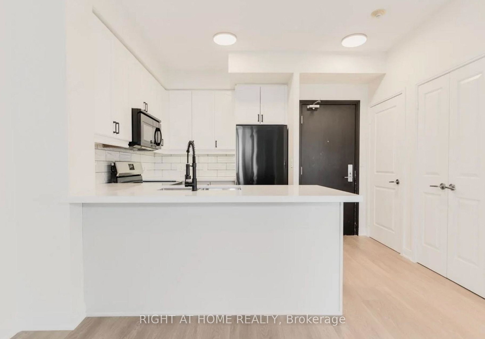 70-absolute-avenue-mississauga-ontario-w13803592