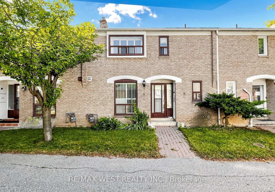 25-gosford-boulevard-toronto-york-ontario-w13804522