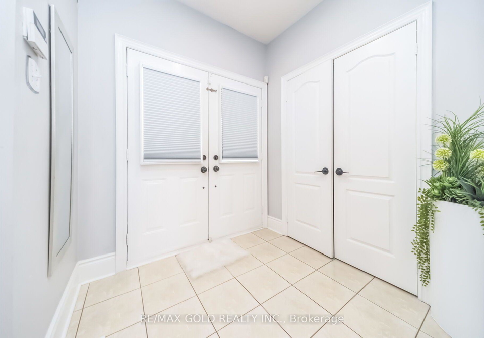 15-newark-way-brampton-ontario-w13804620