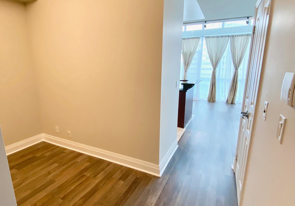 220-burnhamthorpe-road-w-mississauga-ontario-w13804952
