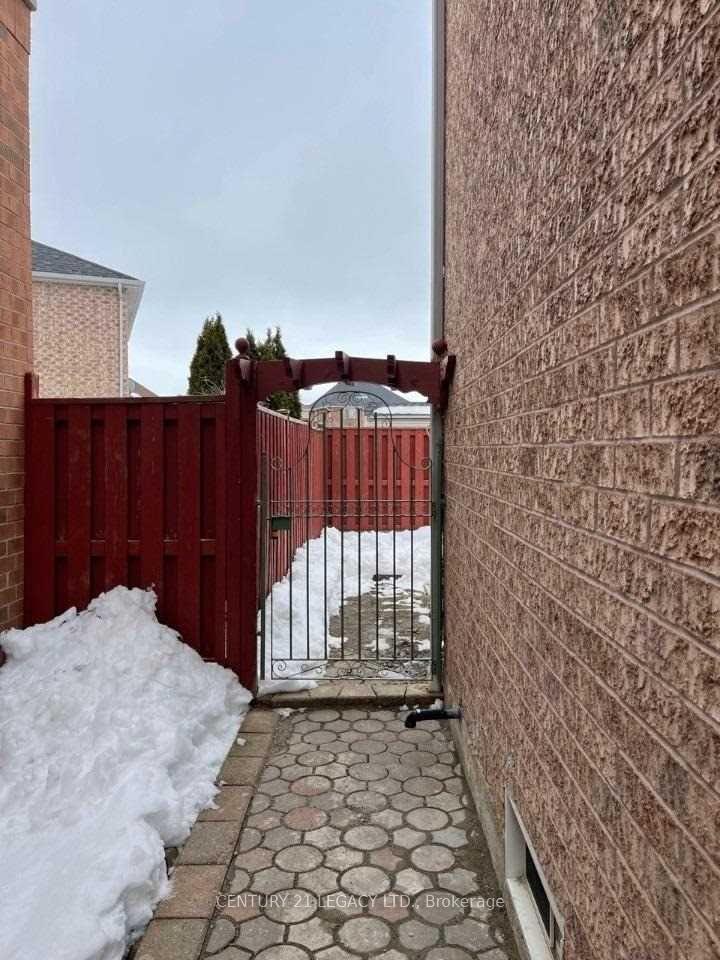 82-ferncroft-place-e-brampton-ontario-w13805122