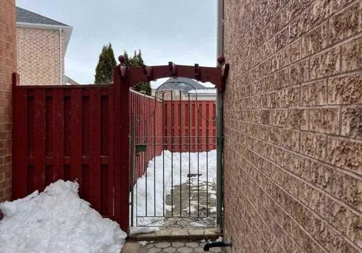 82-ferncroft-place-e-brampton-ontario-w13805122