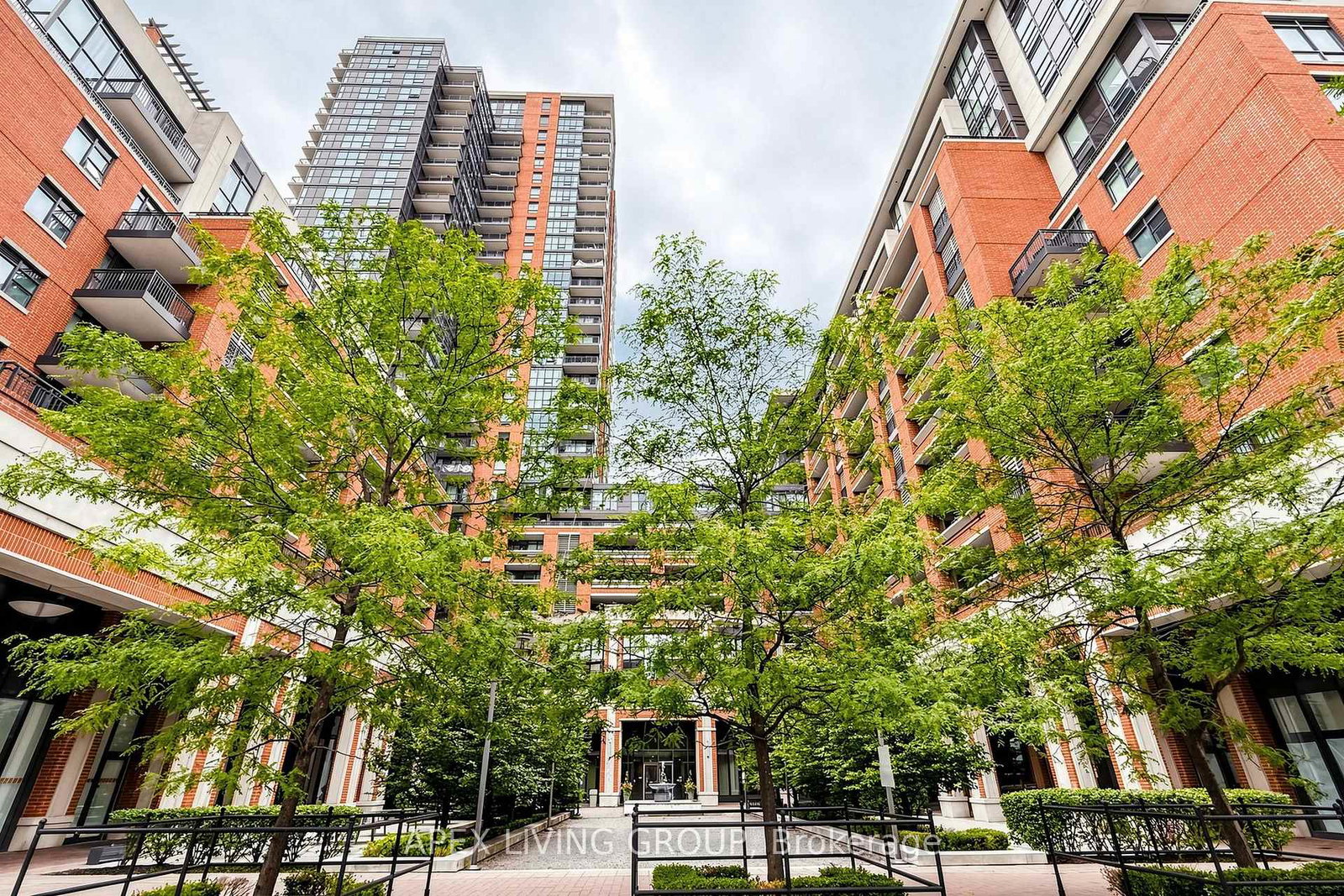 830-lawrence-avenue-w-toronto-north-york-ontario-w13805246