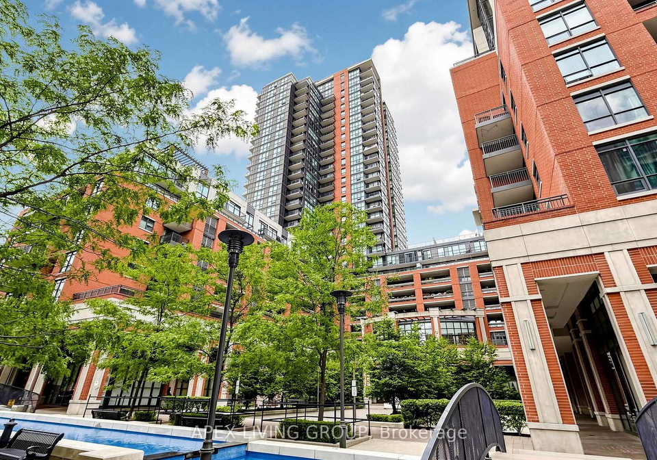830-lawrence-avenue-w-toronto-north-york-ontario-w13805246