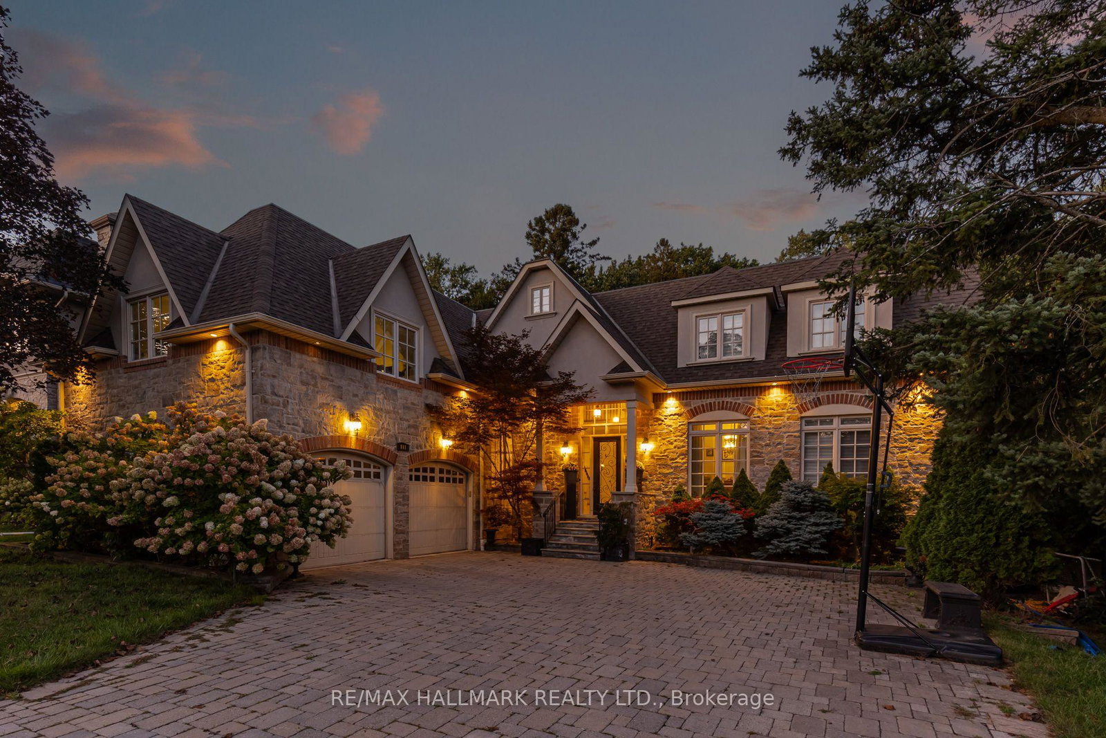 111-woodhaven-park-drive-oakville-ontario-w13805920