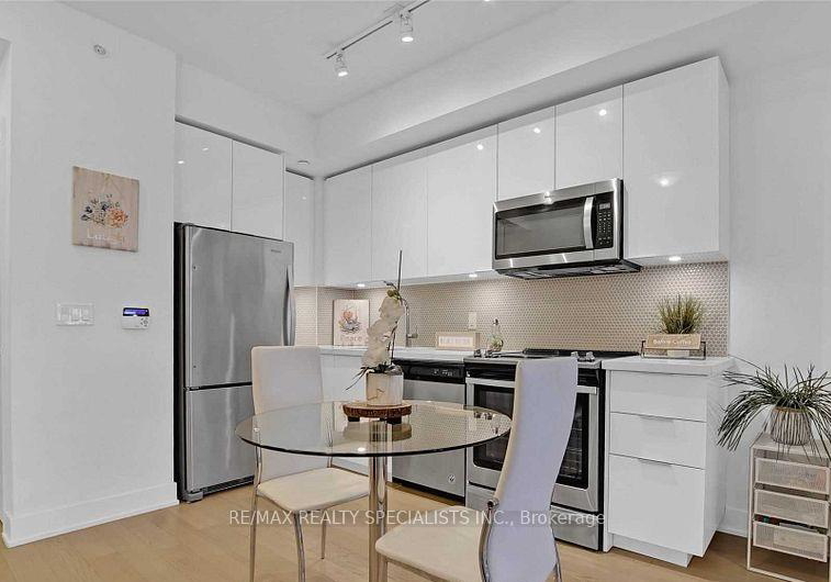 30-shore-breeze-drive-toronto-etobicoke-ontario-w13805956