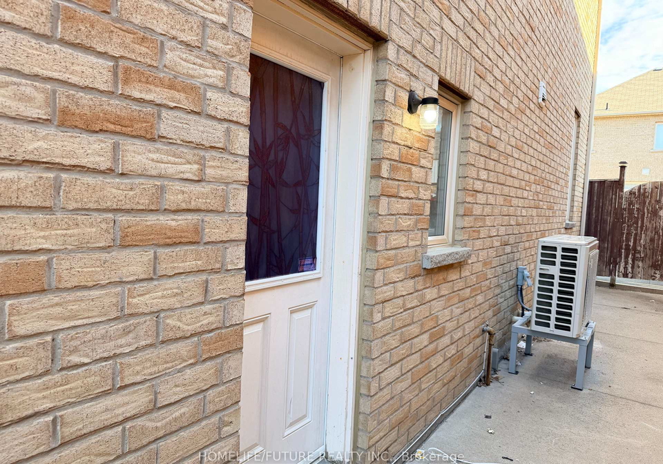22-gamson-crescent-brampton-ontario-w13806020
