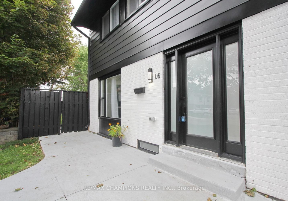 16-glencairn-square-brampton-ontario-w13806292