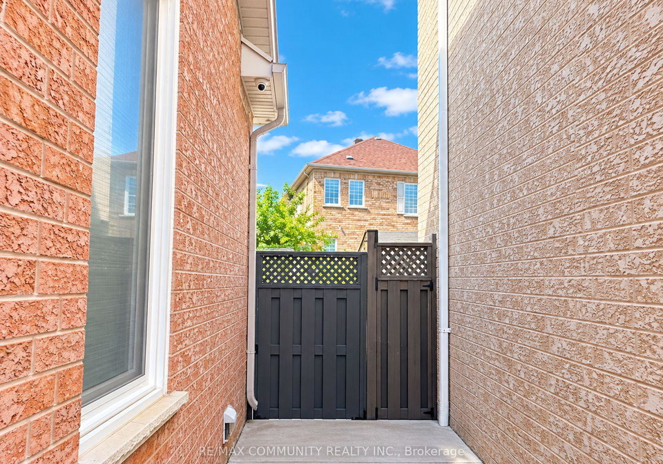 3-streamline-drive-brampton-ontario-w13806534