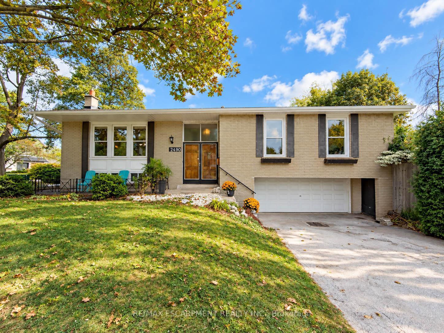 2490-yarmouth-crescent-oakville-ontario-w13806874