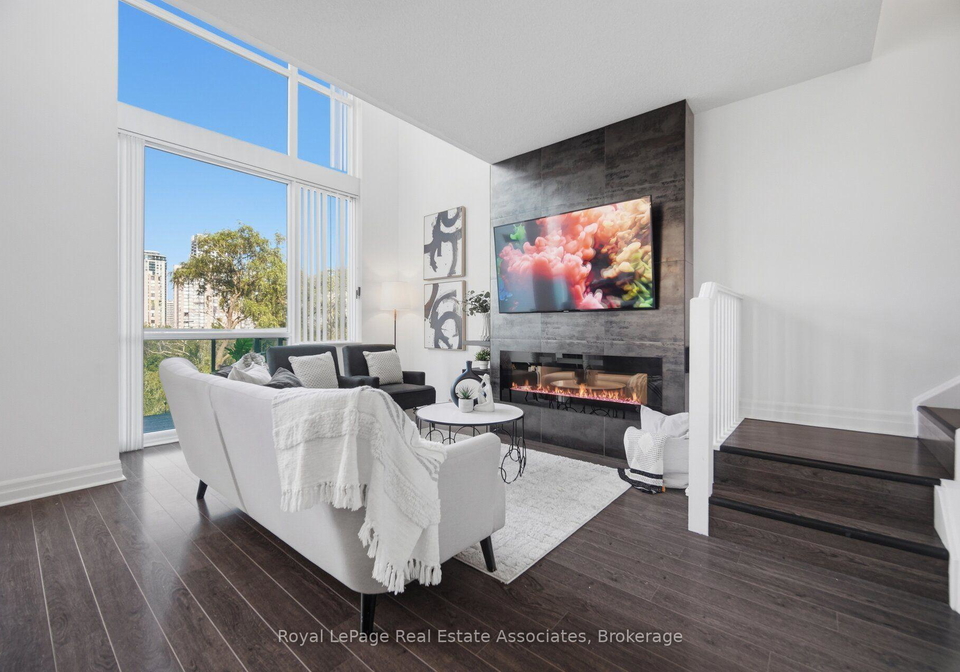 220-burnhamthorpe-road-w-mississauga-ontario-w13806908