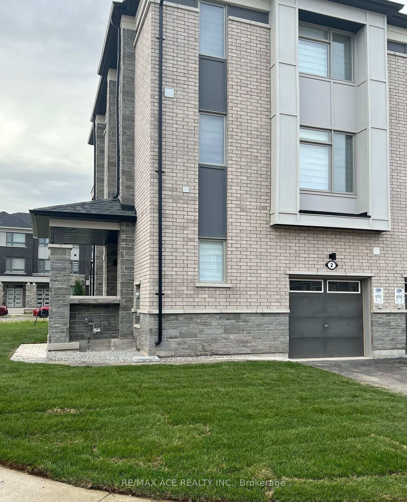 2-plume-street-brampton-ontario-w13807286