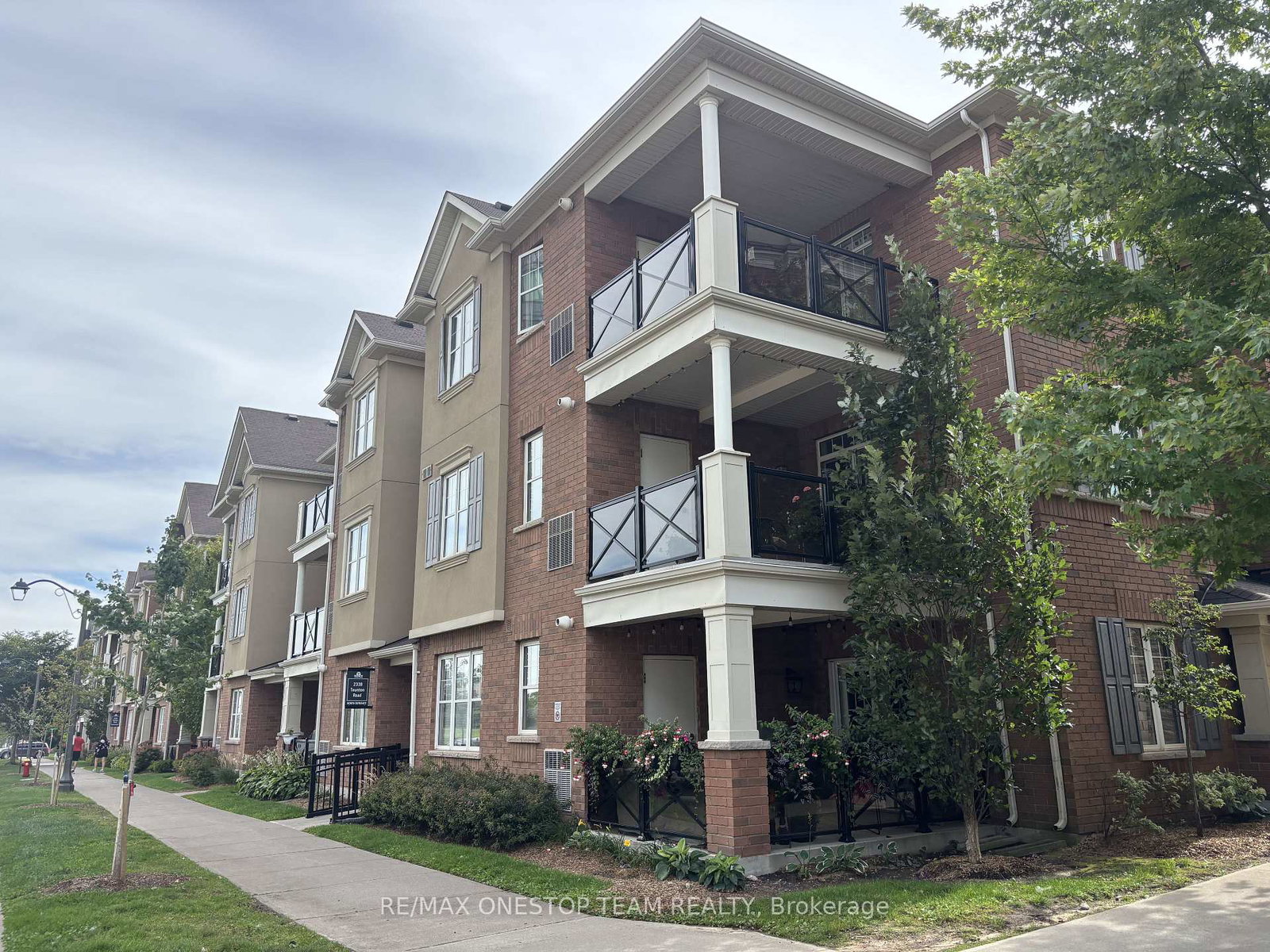 2338-taunton-road-oakville-ontario-w13808202