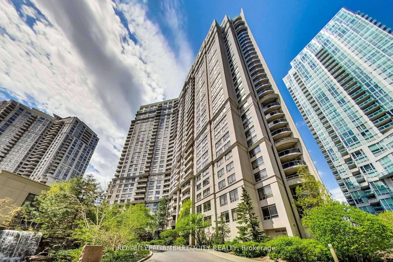 3888-duke-of-york-boulevard-mississauga-ontario-w13810350