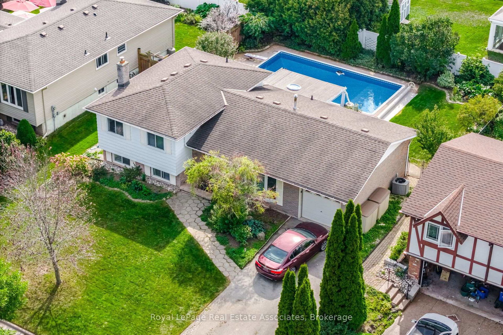 2452-yarmouth-crescent-oakville-ontario-w13810432