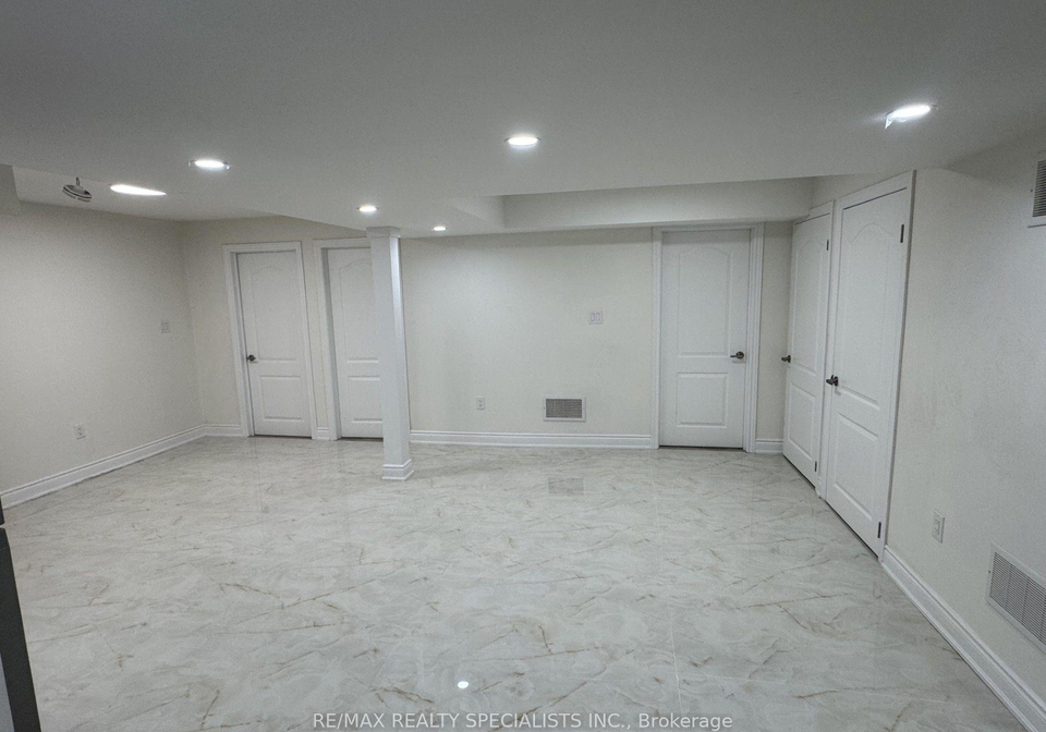 7-buttonwood-basement-road-brampton-ontario-w13810556