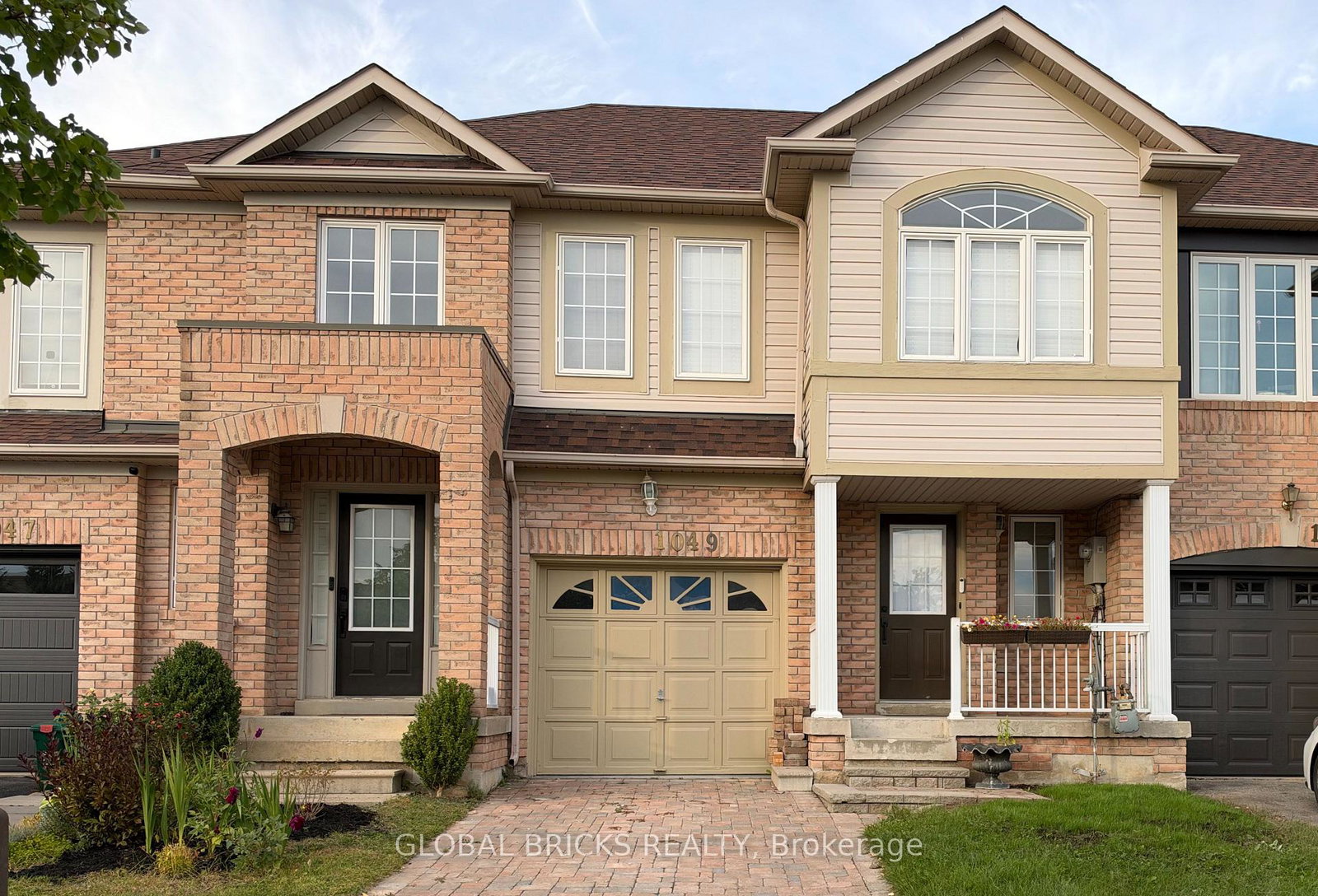 1049-kennedy-circle-milton-ontario-w13811452