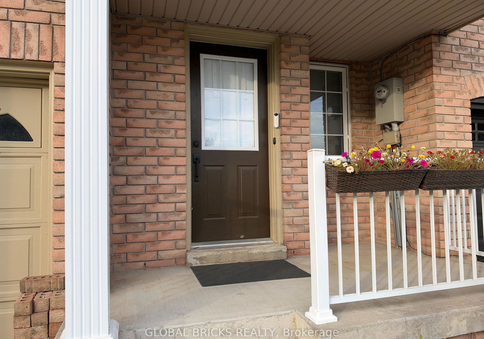 1049-kennedy-circle-milton-ontario-w13811452