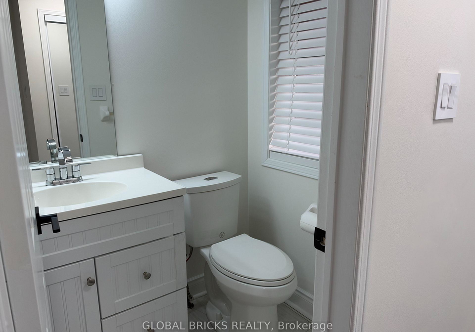 1049-kennedy-circle-milton-ontario-w13811452