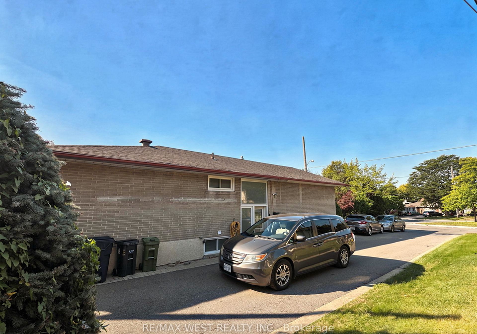 31-valencia-crescent-toronto-north-york-ontario-w13812188