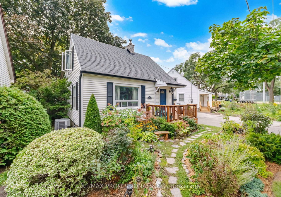 8-smith-crescent-toronto-etobicoke-ontario-w13813142