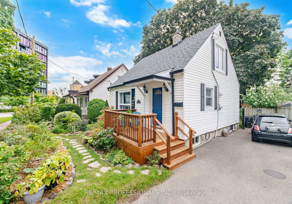 8-smith-crescent-toronto-etobicoke-ontario-w13813142