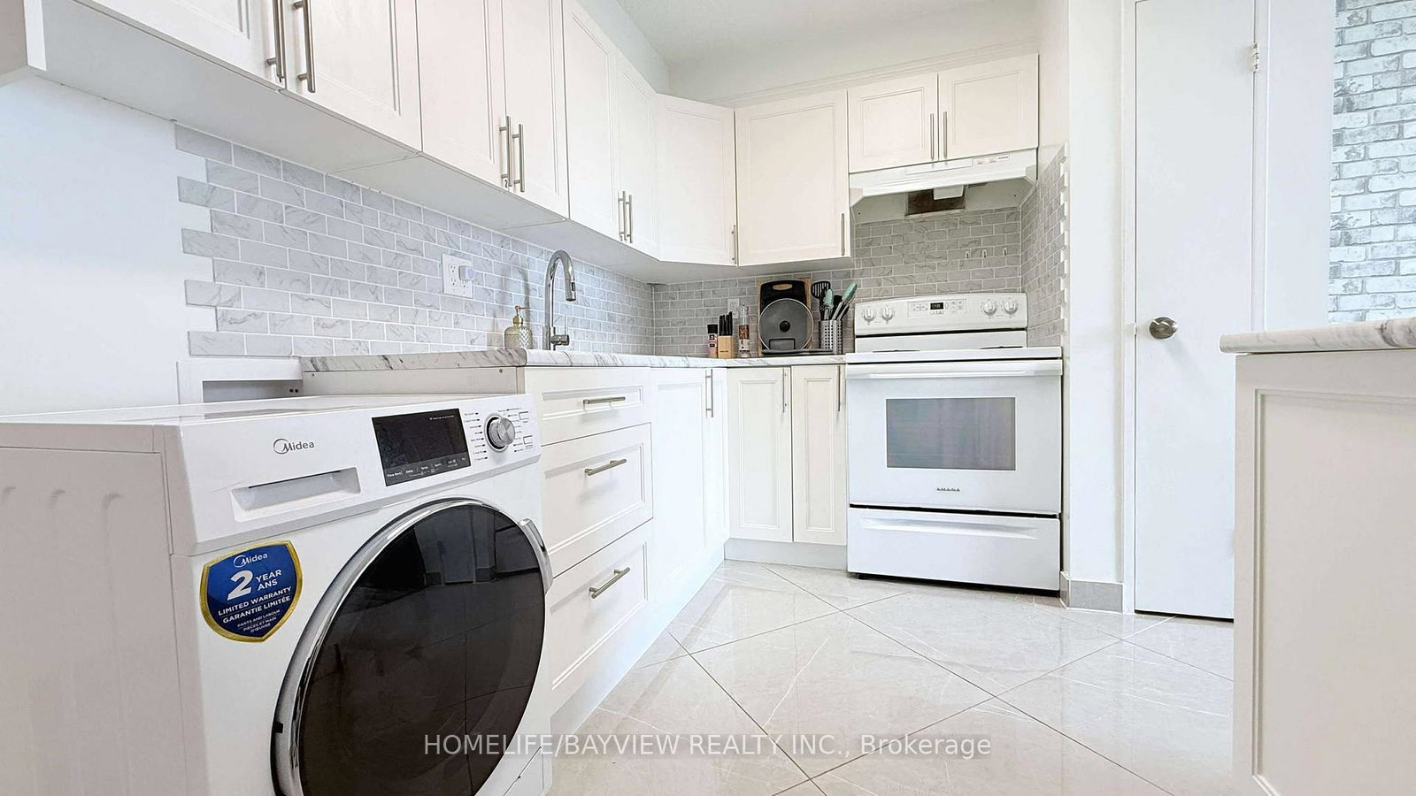 4645-jane-street-toronto-york-ontario-w13813192