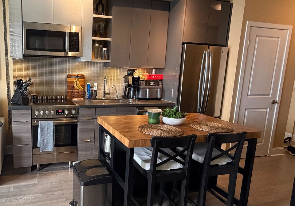 33-shore-breeze-drive-toronto-etobicoke-ontario-w13813470