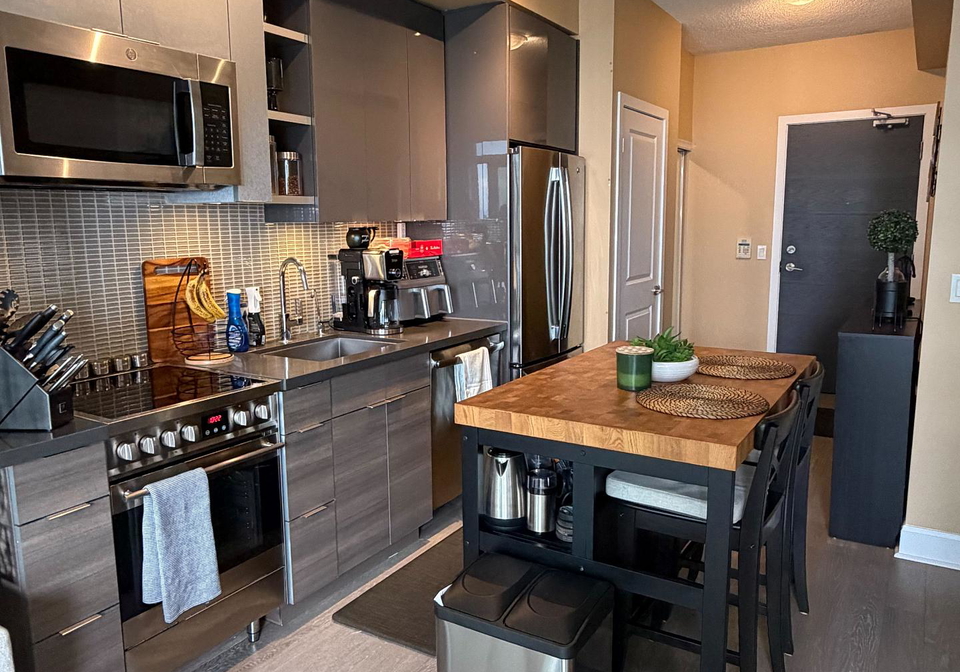 33-shore-breeze-drive-toronto-etobicoke-ontario-w13813470