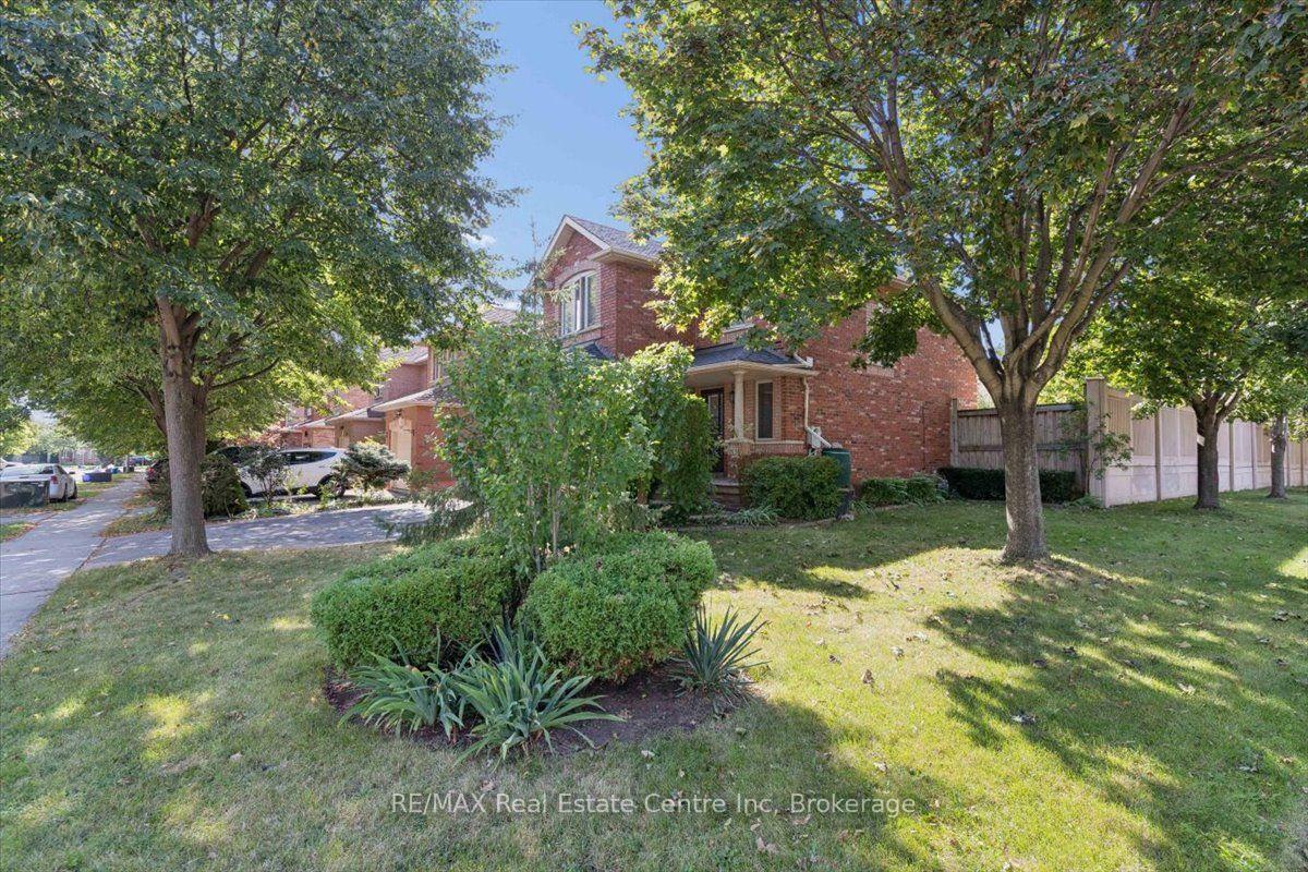 2524-logan-avenue-oakville-ontario-w13813786