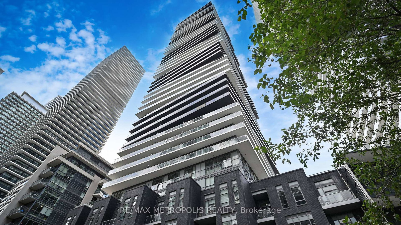 56-annie-craig-drive-toronto-etobicoke-ontario-w13814382
