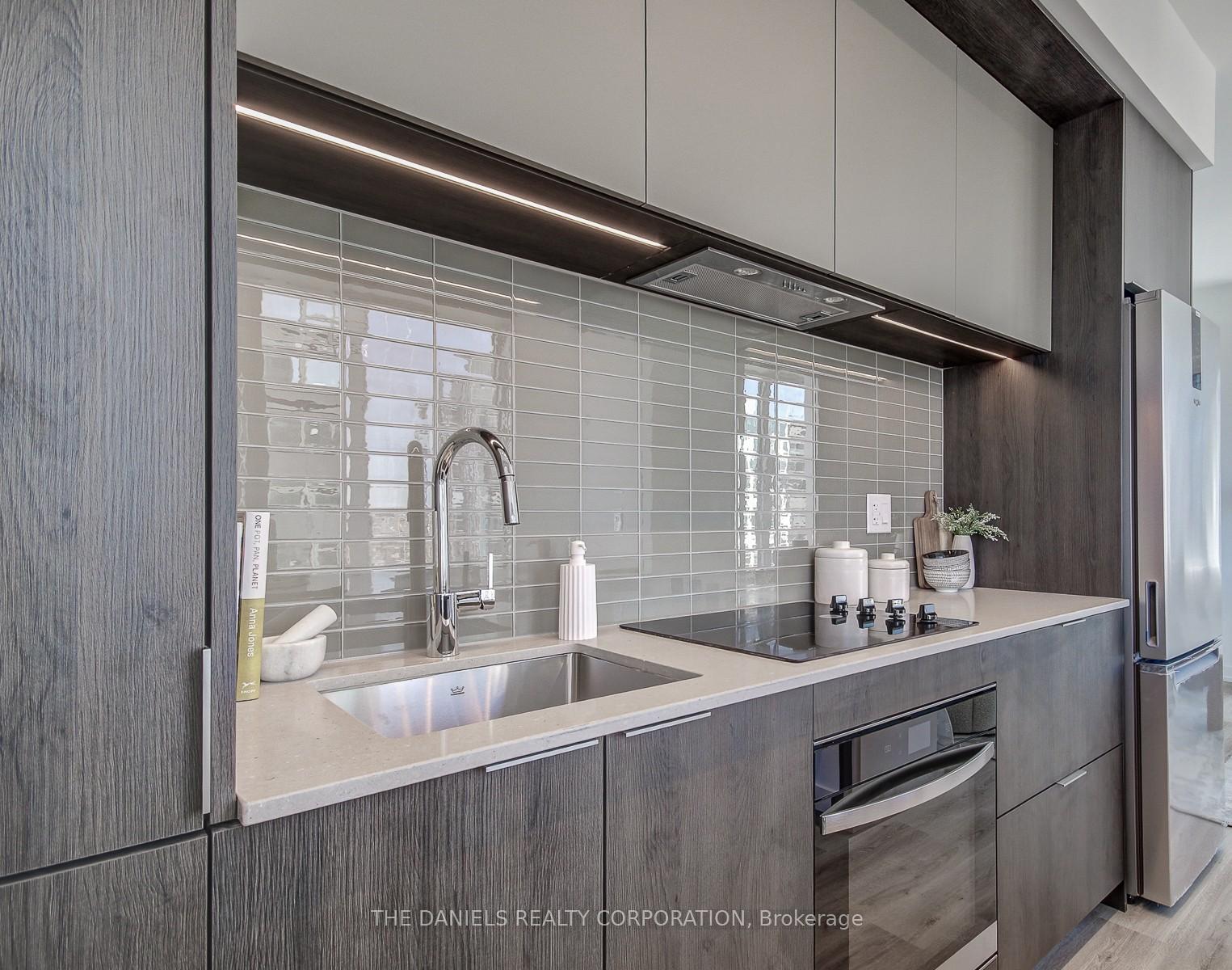 395-square-one-drive-mississauga-ontario-w13814676