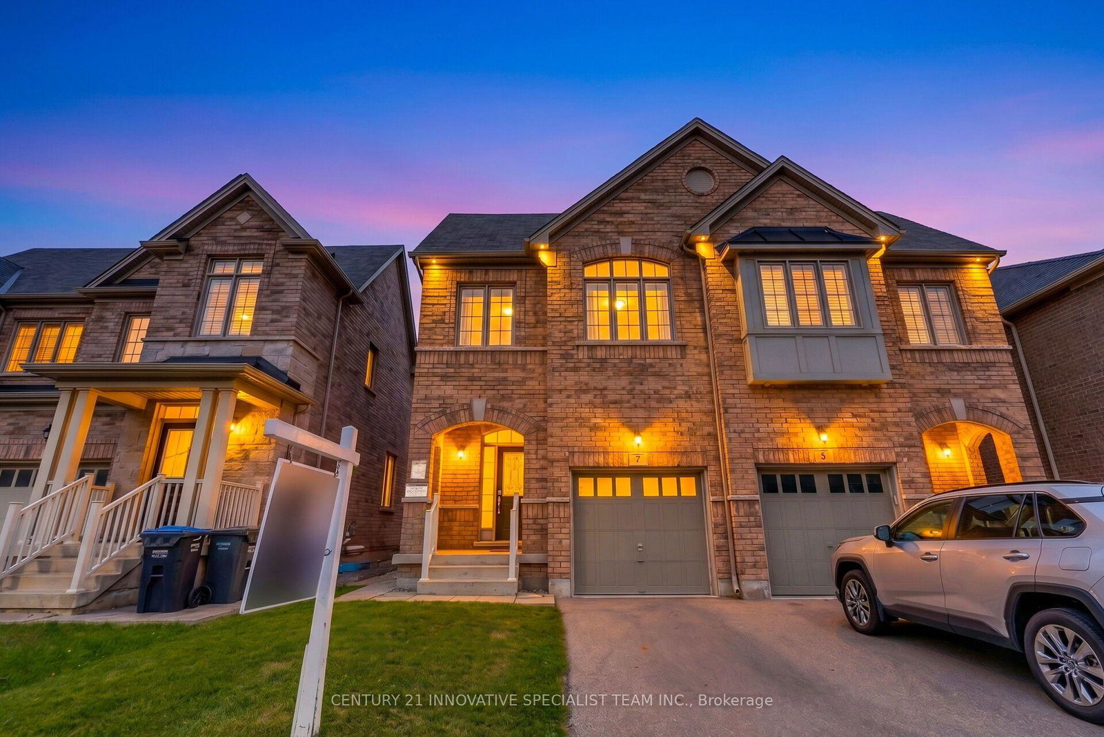7-gruenwald-gate-brampton-ontario-w13815100