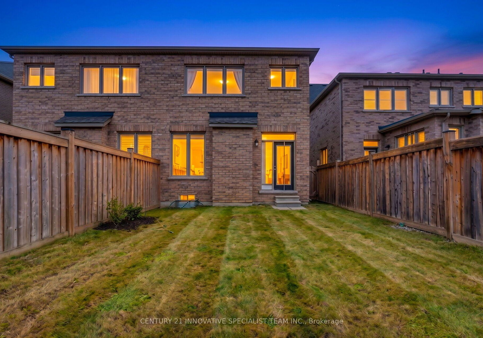 7-gruenwald-gate-brampton-ontario-w13815100