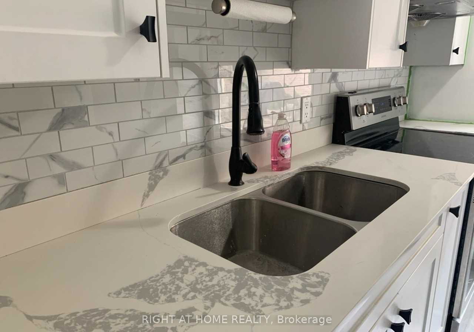 16-rexdale-boulevard-toronto-etobicoke-ontario-w13815338