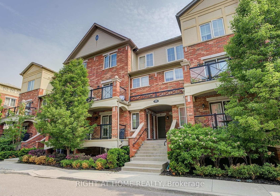 2484-post-road-oakville-ontario-w13815450