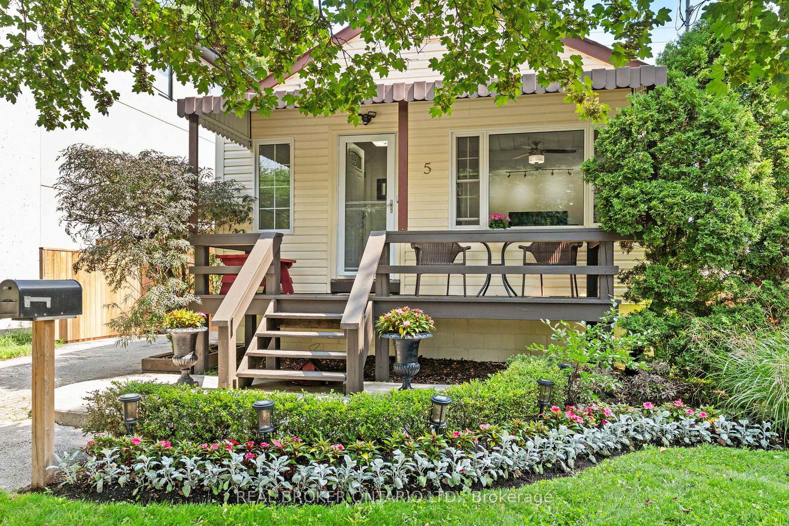 5-acorn-avenue-toronto-etobicoke-ontario-w13815498
