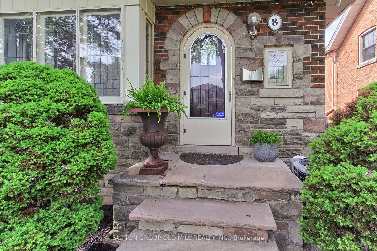 8-lockheed-boulevard-toronto-etobicoke-ontario-w13816724