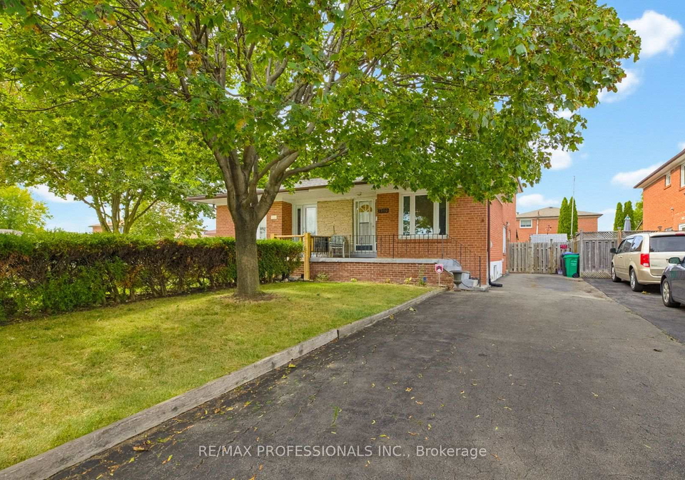 7540-darcel-avenue-mississauga-ontario-w13816830