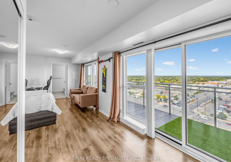 215-queen-street-e-brampton-ontario-w13817738