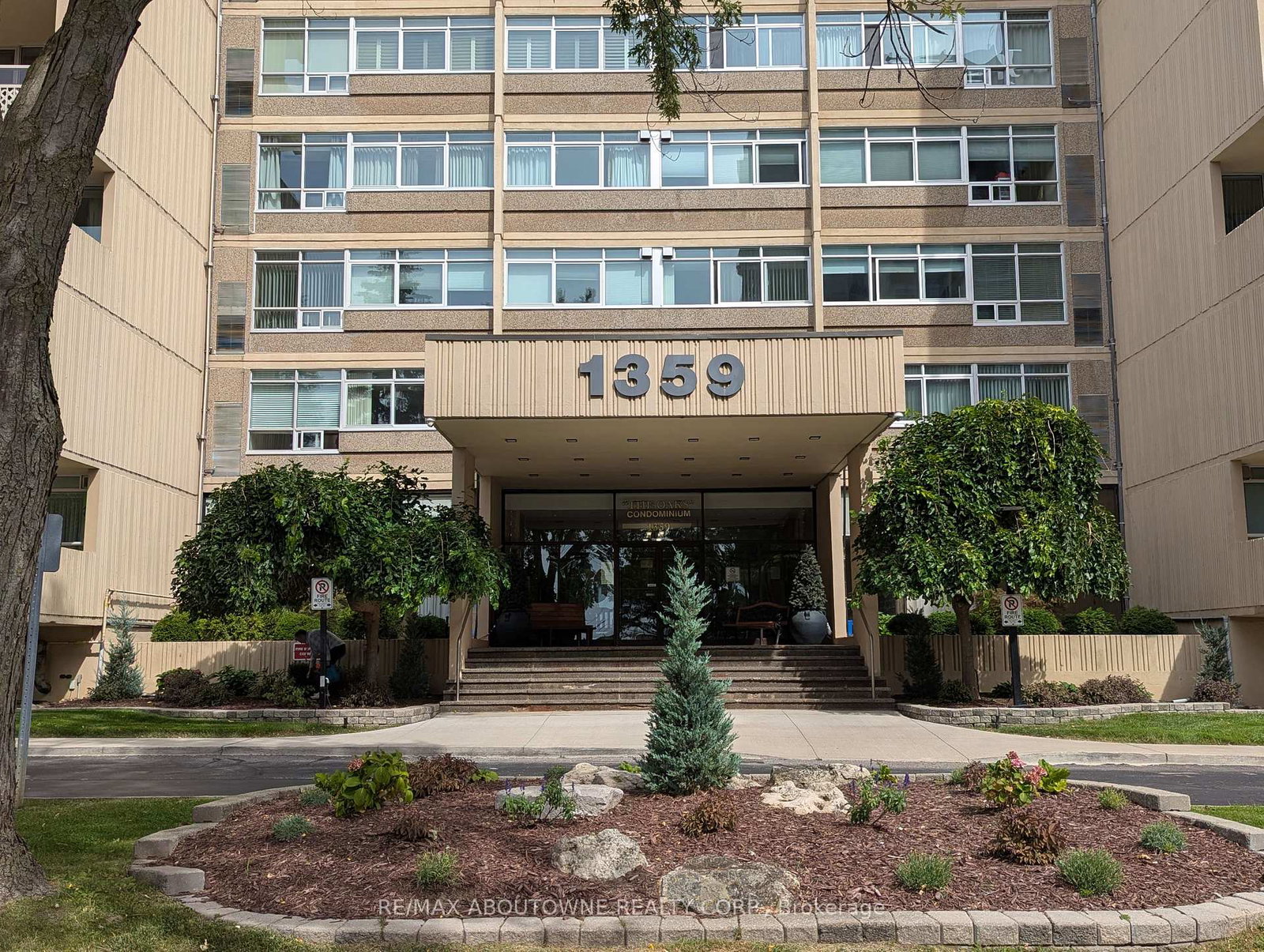 1359-white-oaks-boulevard-oakville-ontario-w13818032