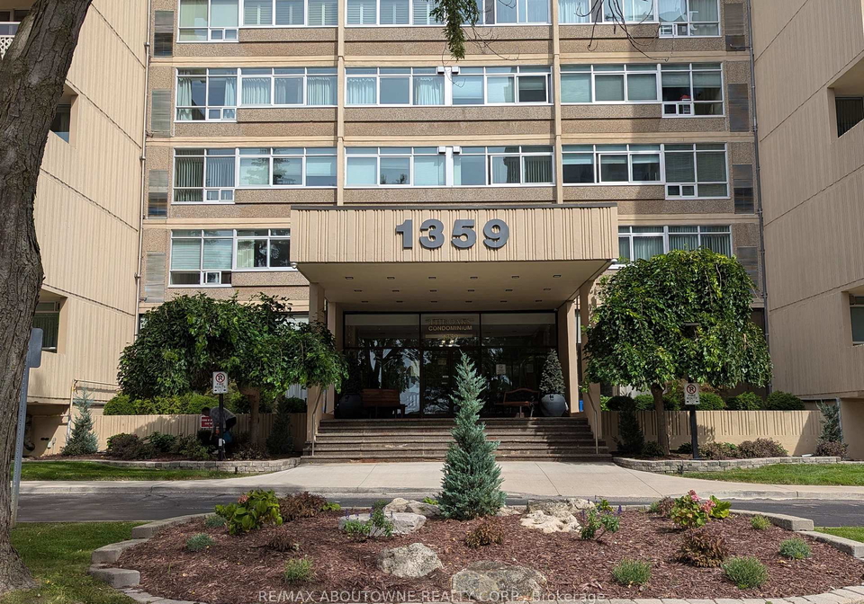 1359-white-oaks-boulevard-oakville-ontario-w13818032