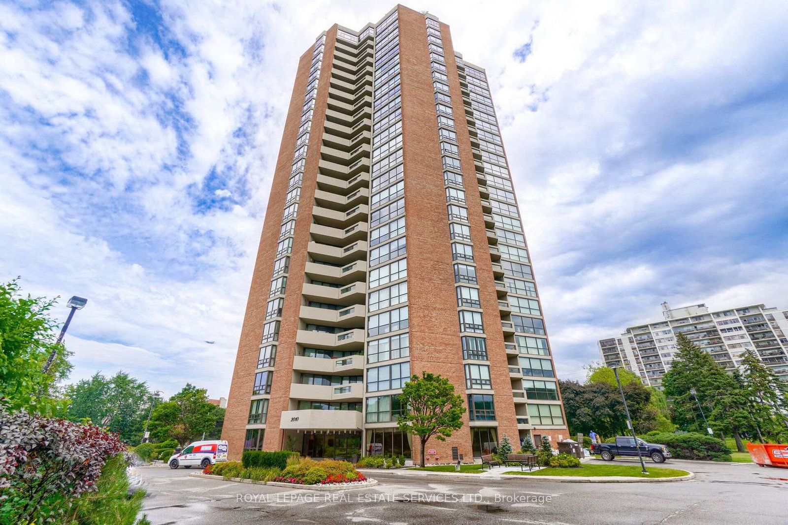 2010-islington-avenue-toronto-etobicoke-ontario-w13818160
