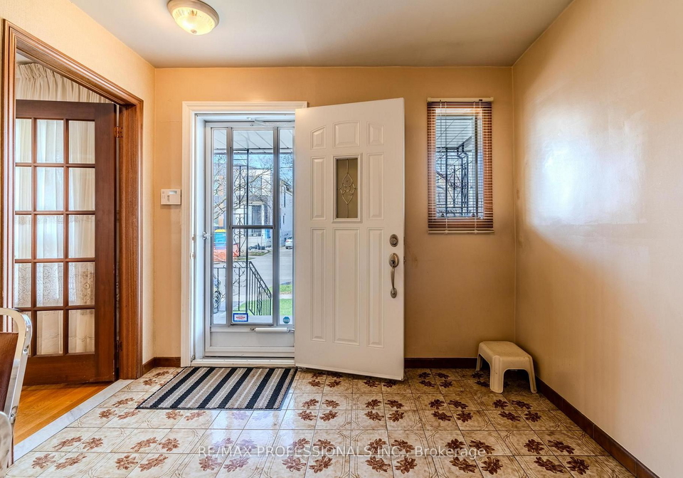 45-chartwell-road-toronto-etobicoke-ontario-w13818192