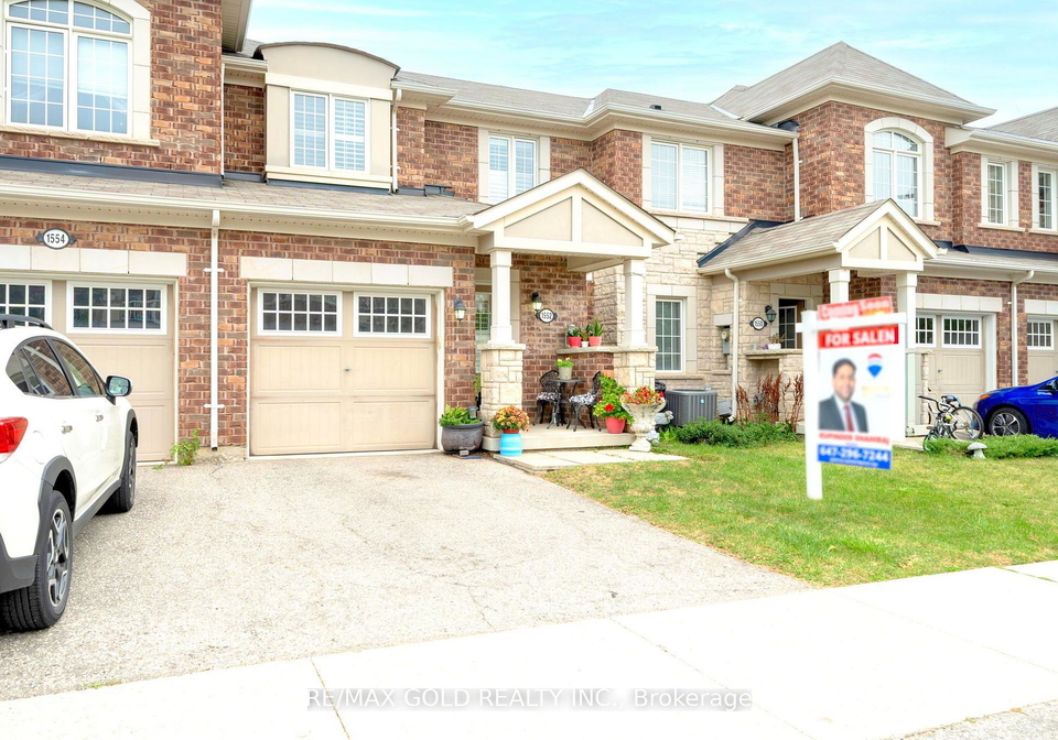 1552-gainer-crescent-milton-ontario-w13818220