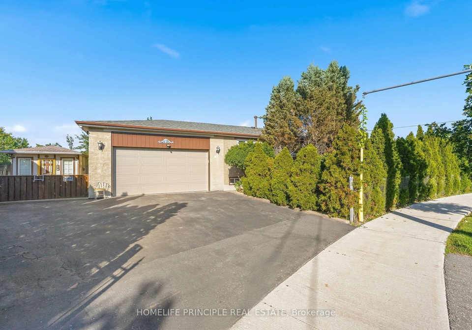 7-checkers-court-toronto-york-ontario-w13819398